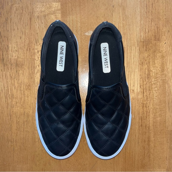 Nine West | Slip On Sneaker Shoe Black Glitter Silver Detail Women’s 7.5 - Picture 2 of 10